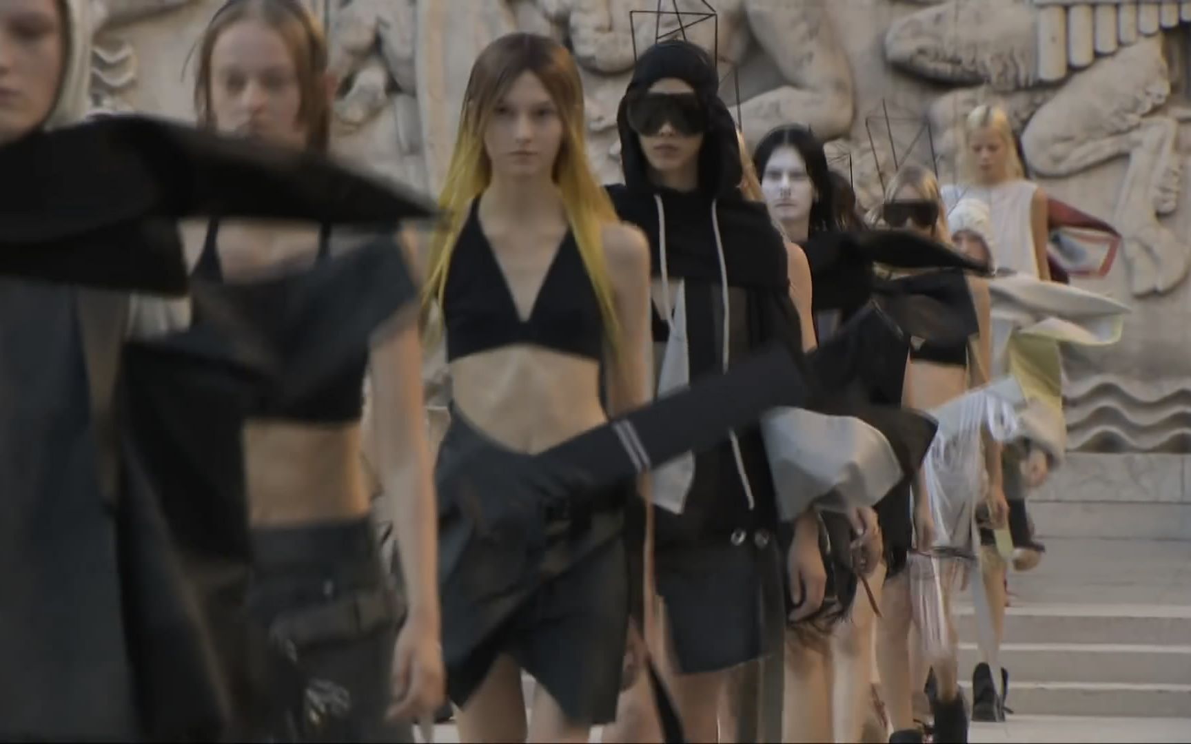 【瑞克ⷦ짦–‡斯 | 2019年春夏季女士时装秀】RICK OWENS SS19 WOMENS  BABEL哔哩哔哩bilibili