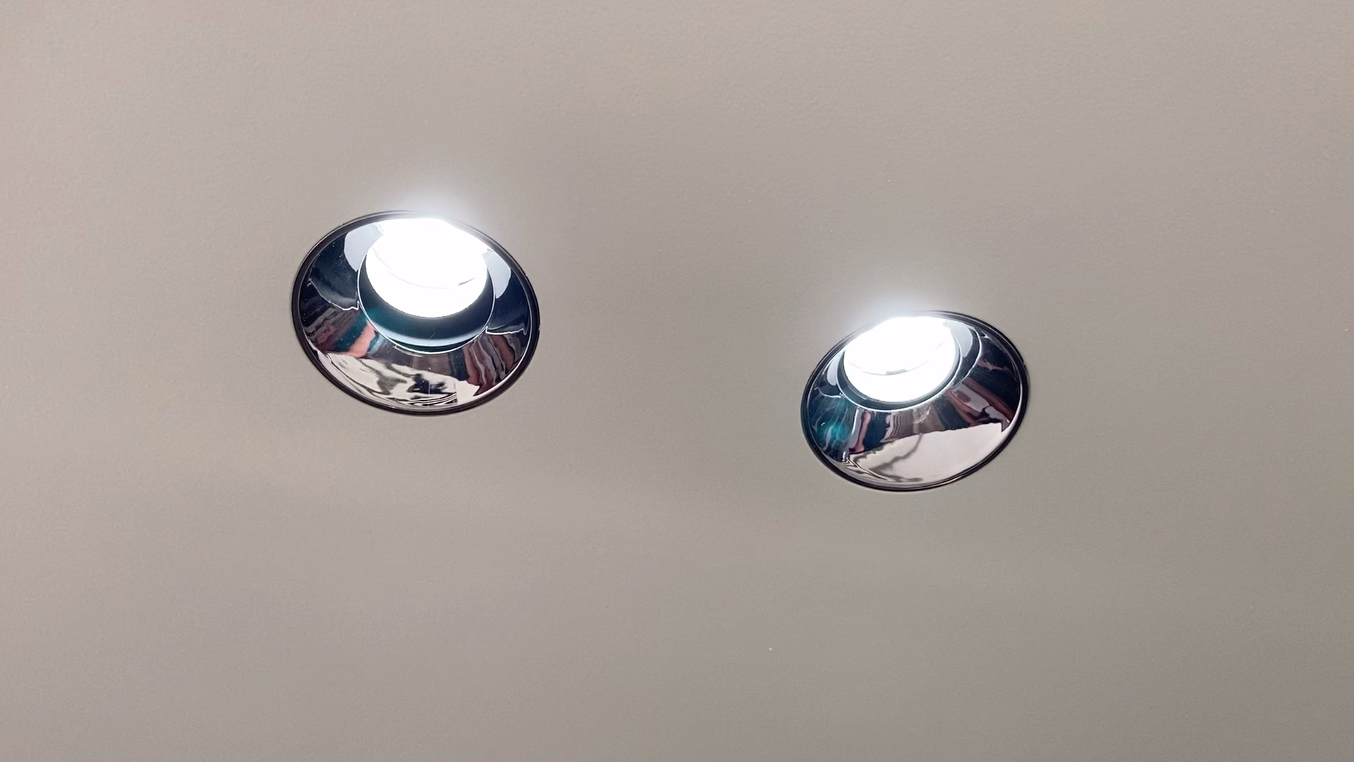 无边框隐形预埋射灯