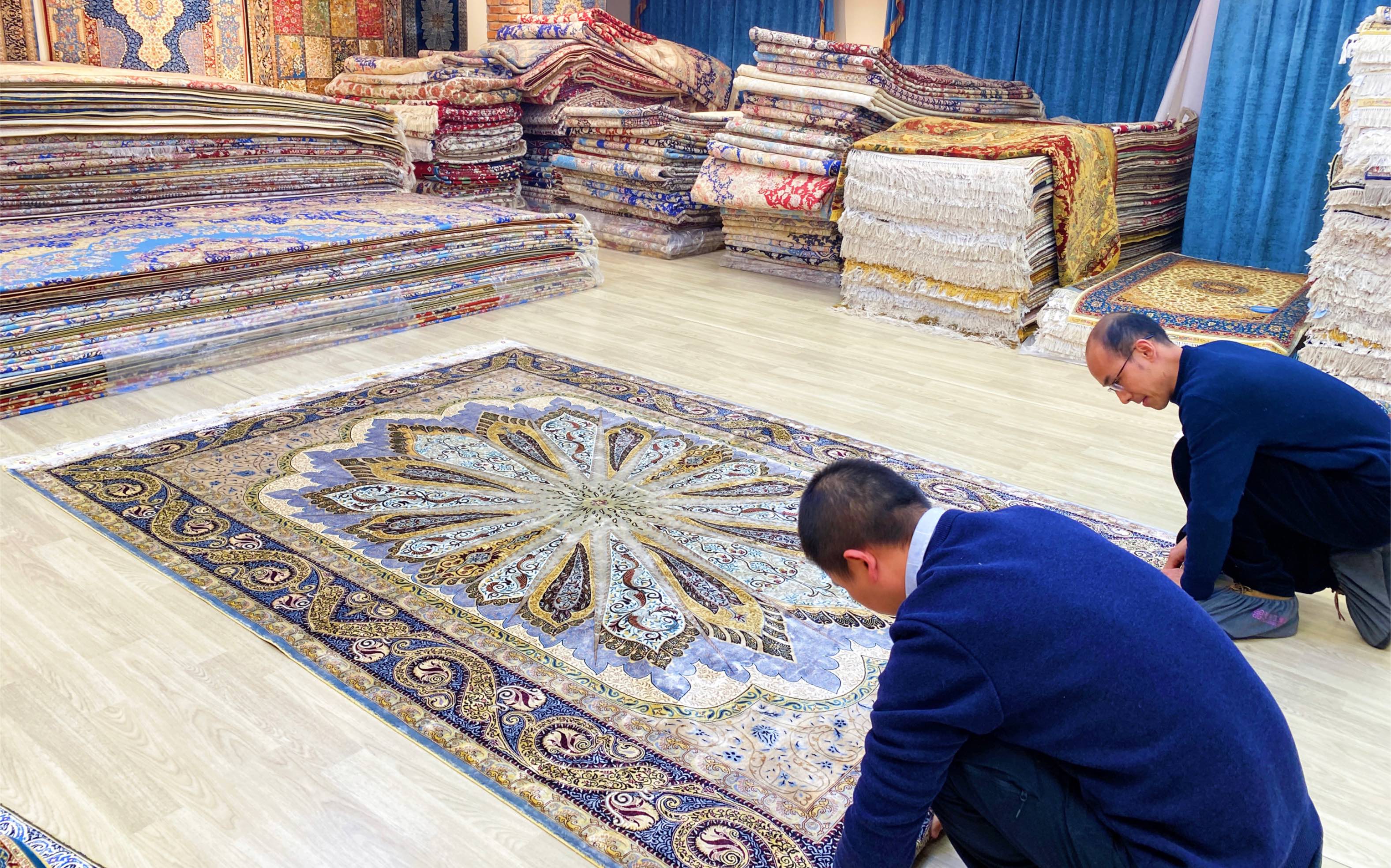 蓝色波斯穹顶图案真丝地毯发俄罗斯