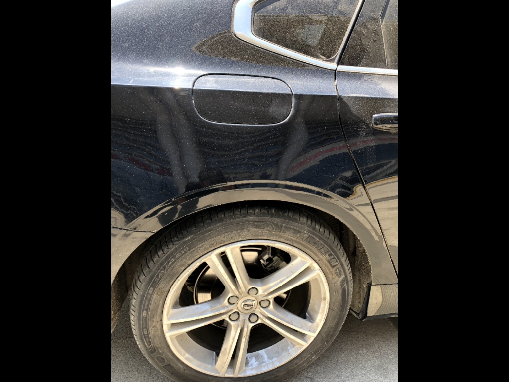 沃尔沃后叶子板免喷漆凹陷修复