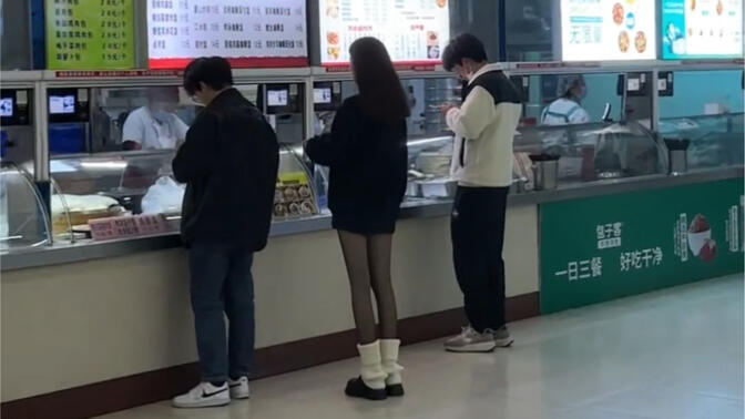 在校园看到黑丝就有一种冲动高清播放