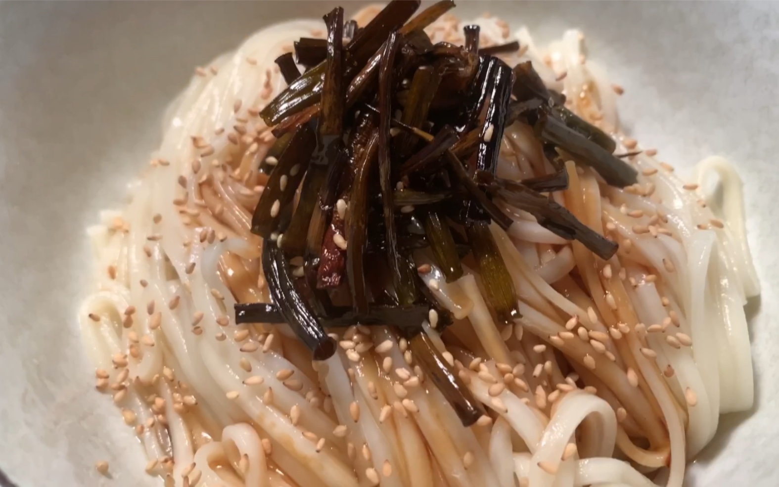 今日食谱百吃不厌开阳葱油拌面美滴很