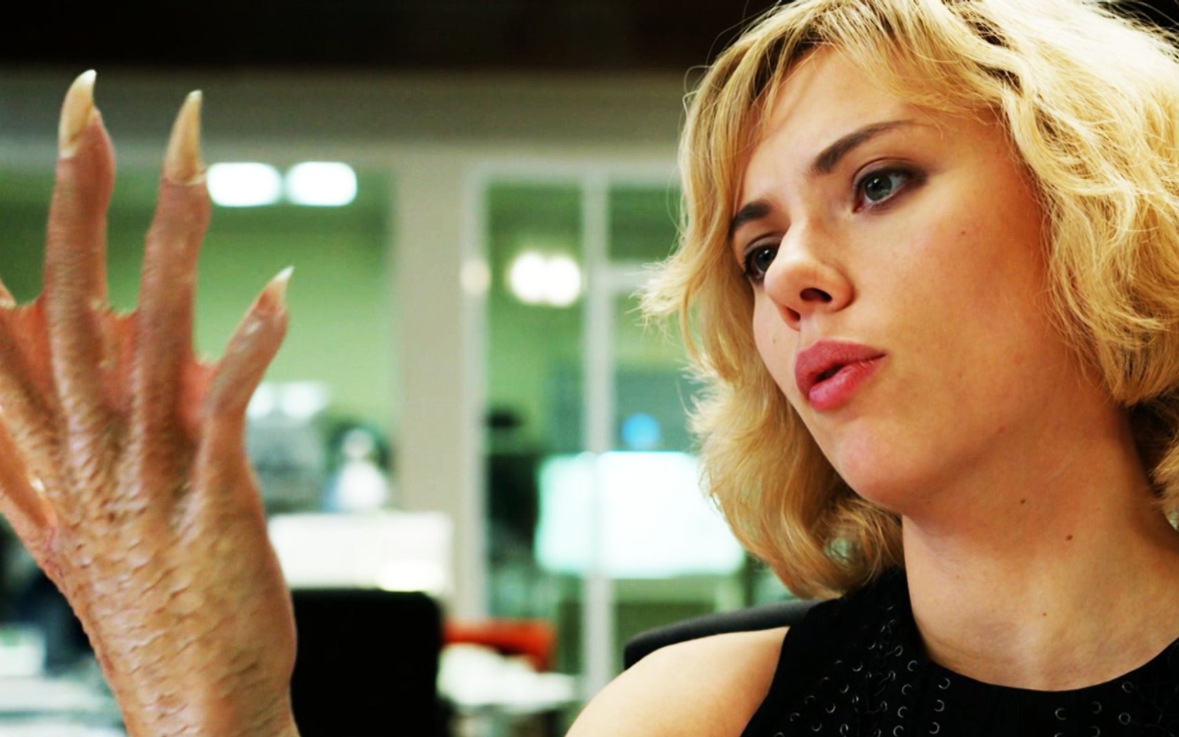 【陈莉丽说电影】美女被骗入虎穴,竟意外拥有了无所不能的超能力 6