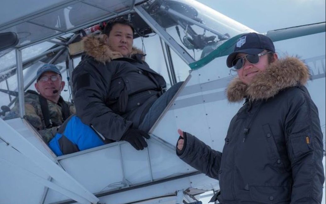 「侣行」侣行夫妻体验阿拉斯加最彪悍的飞行:在雪山与丛林之间来回