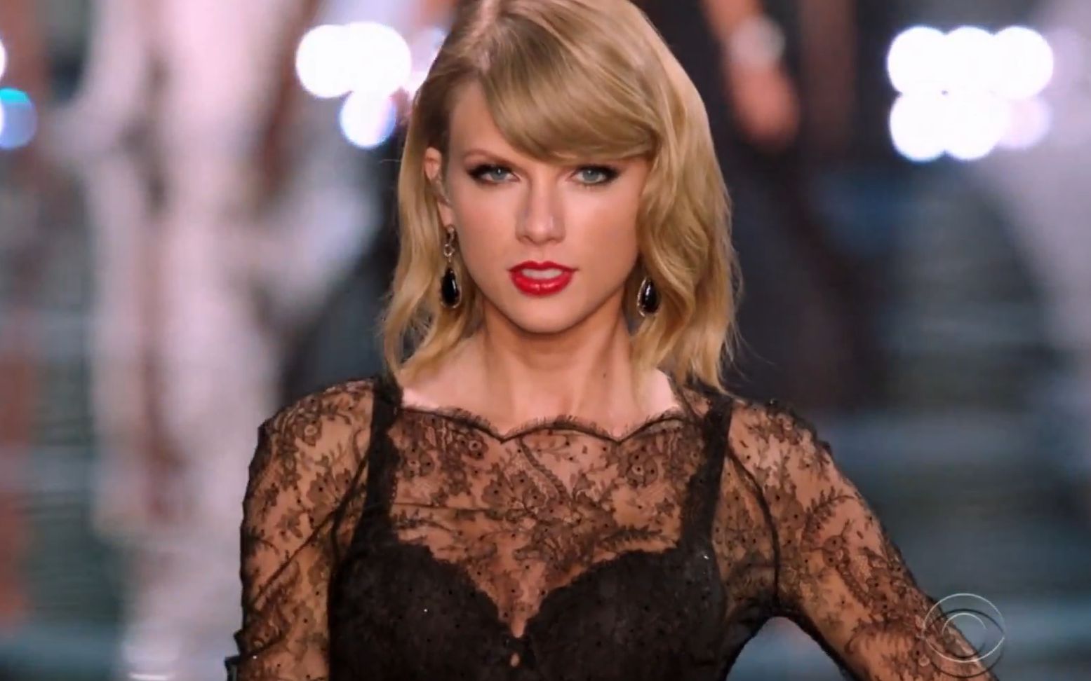 【taylor swift】 霉霉维密表演,燃爆全场,气场强大胜过超模_哔哩哔哩