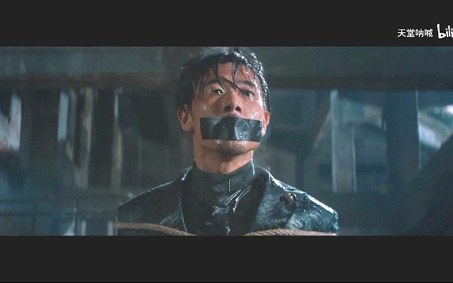 015.男子被绑在椅子上,水刑逼供_哔哩哔哩_bilibili