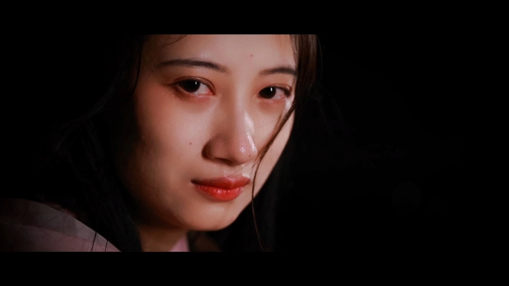 叹悲欢,恨别离,清泪两行,点点入梦