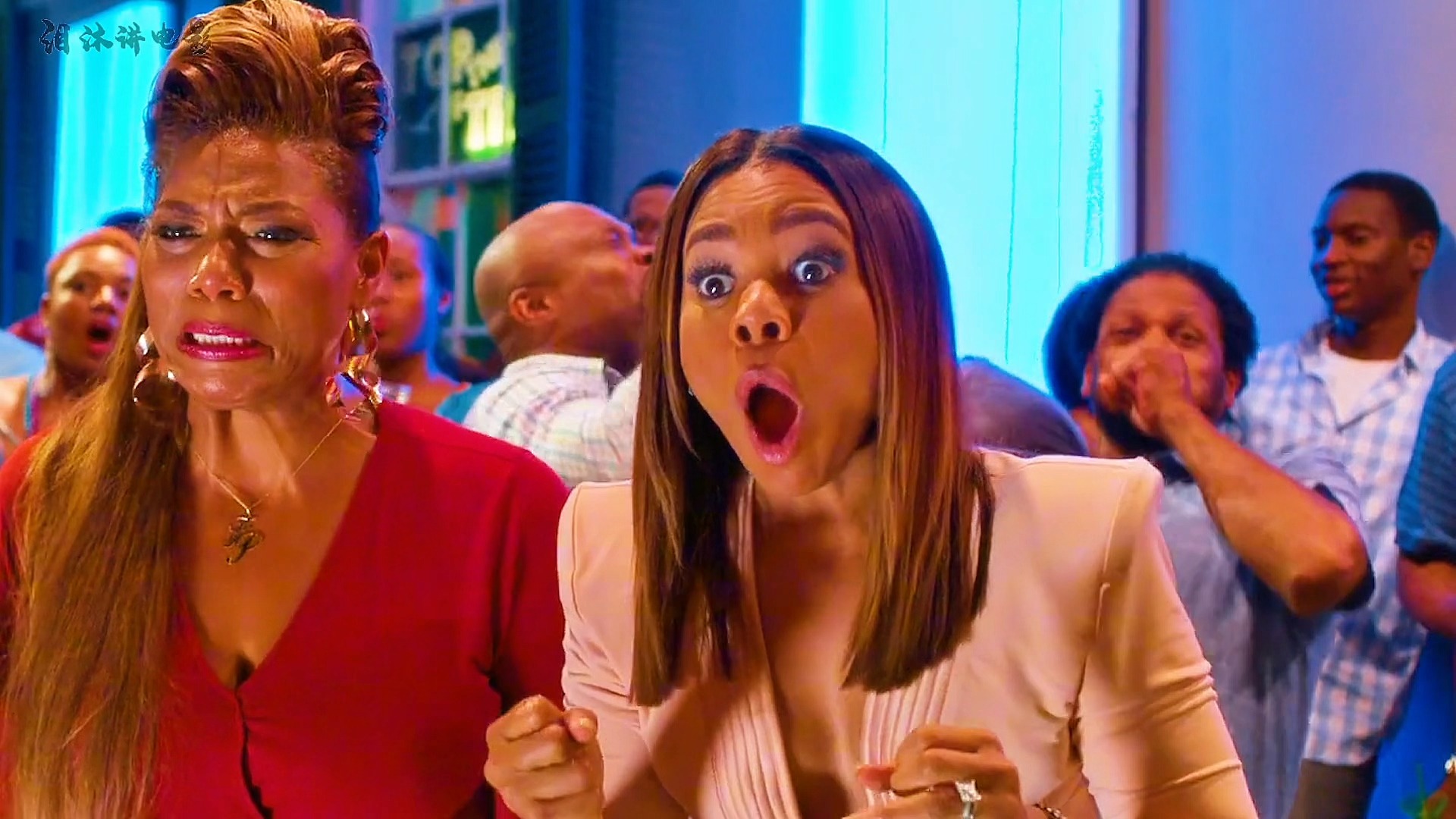 女孩刚喝十箱啤酒,玩空中飞人出现意外 ,人性片