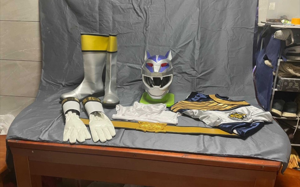 等了快两个月时间,牙吠银皮套总算制作好了,期待试穿