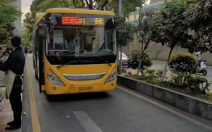 贵阳公交605路奇瑞万达公交车