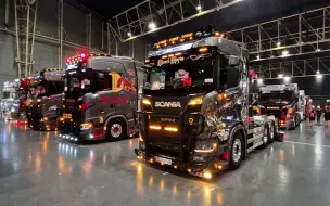 Télécharger la video: 法国杜埃卡车节精彩时刻~Truckshow Douai 2023