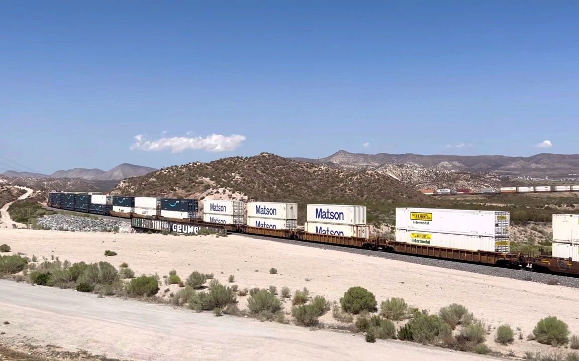 [图]Rare Catch Main Track 3 Cajon Junction! BNSF Q Train. Pearland, TX to Hobart Yar