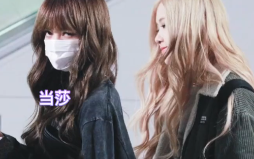 【BLACKPINK】当lisa看到肉肉亲欧妮 大型吃醋现场哔哩哔哩bilibili