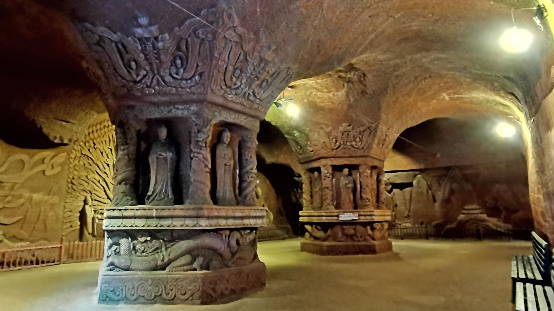 乐山东方佛都:媚态观音窟 千手观音窟 包括观音菩萨的各种形象