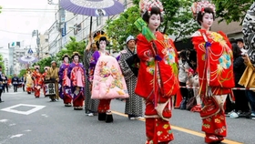 京都花魁道中 哔哩哔哩 つロ干杯 Bilibili