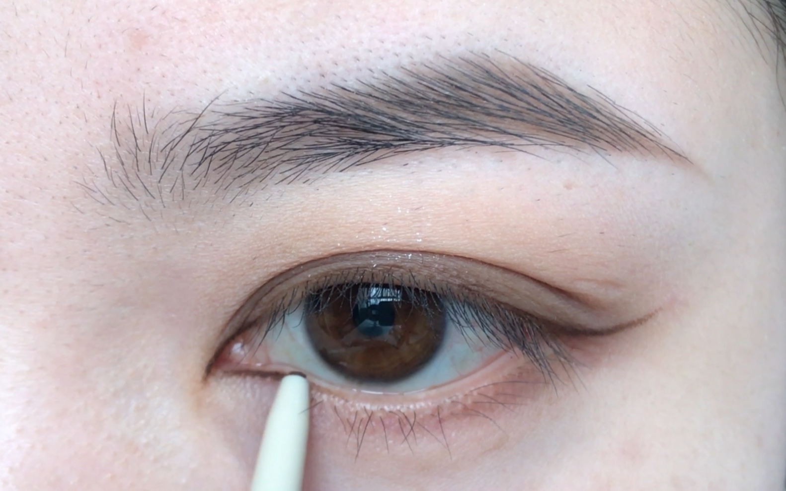 保姆级新手眼线教程/4种眼线技巧一学就会/如何根据眼型选择眼线_哔哩哔哩_bilibili