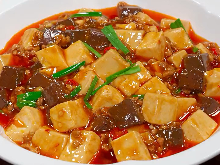 以后要是想吃猪血烧豆腐,你就像我这样做.这个菜太下饭了