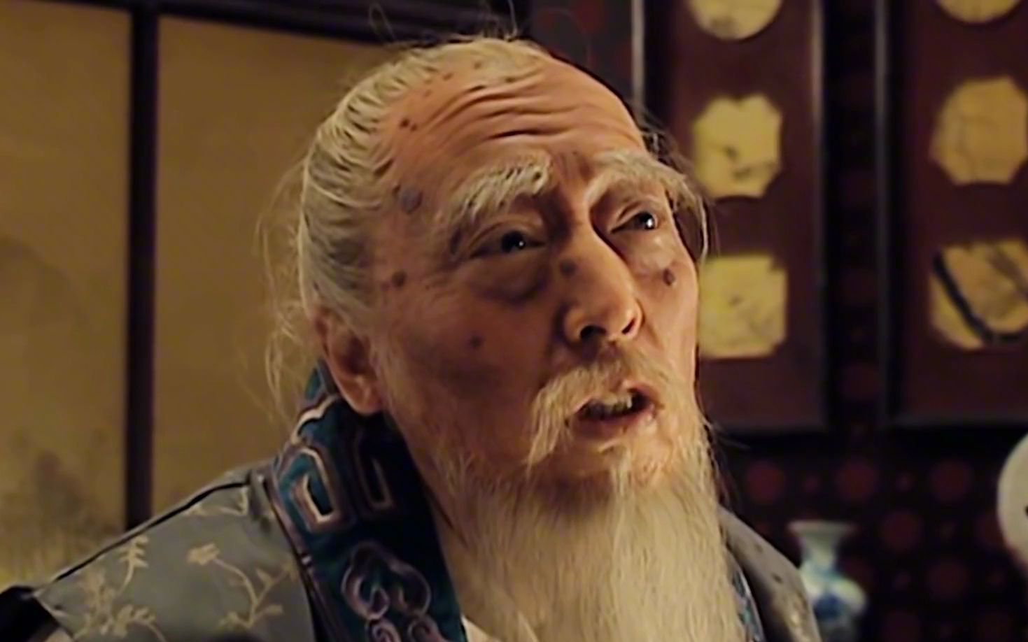 严嵩看到胡宗宪夜访,欣喜若狂,竟像老父见游子般开心