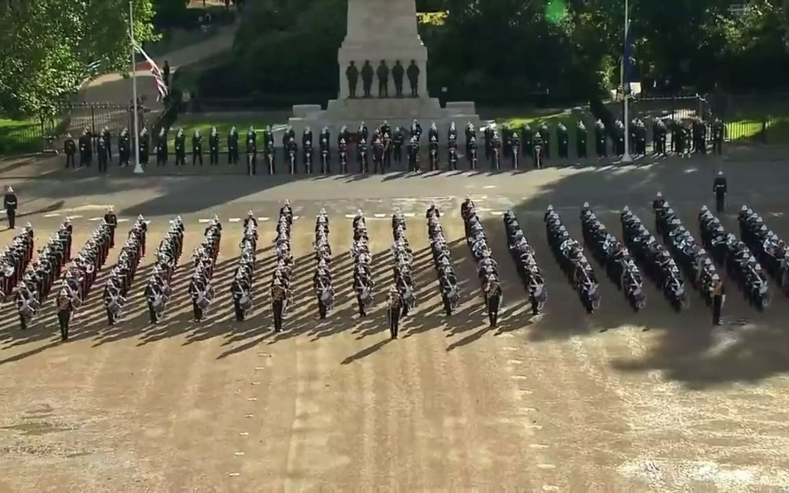 [图]英国海军陆战队军乐团演奏俄国歌曲《普列奥布拉任斯基团进行曲 Марш Преображенского Полка》