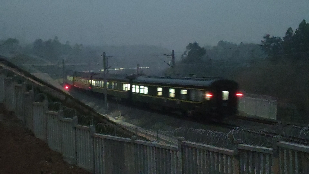 t290次列车通过衡柳绕行线