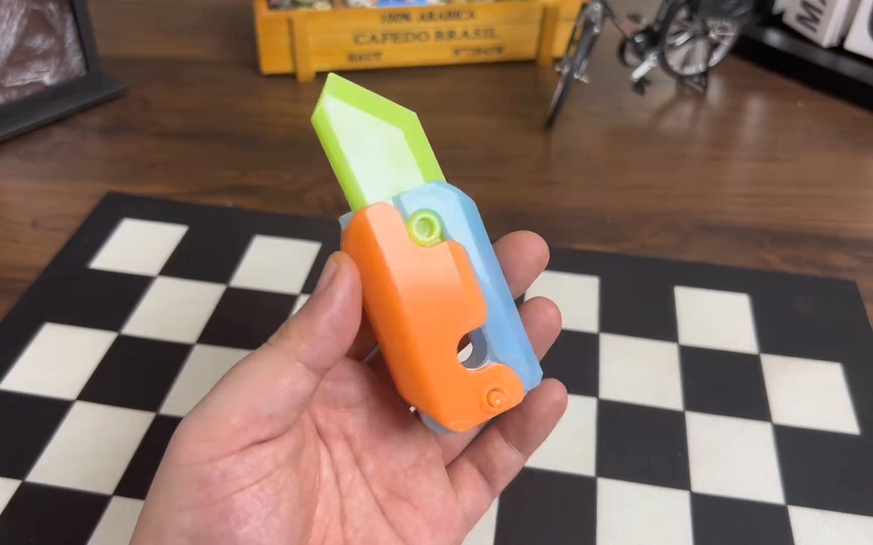 飒飒叉叉叉的很解压 玩个很新的东西 解压玩具 重力萝卜刀