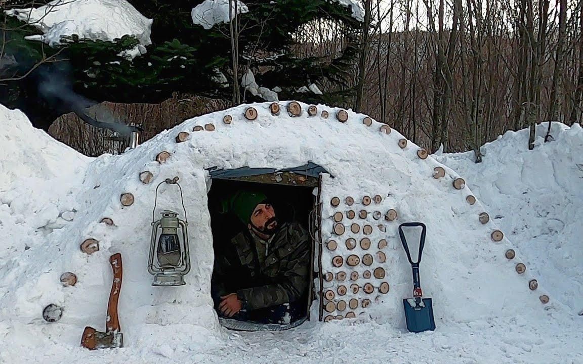 活动  独自踏入冰雪丛林,利用积雪建造一座庇护所,住在里面还挺暖和!