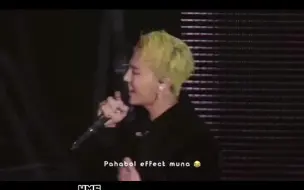 Descargar video: 【BIGBANG】top亲每个成员的手时，他们分别的反应