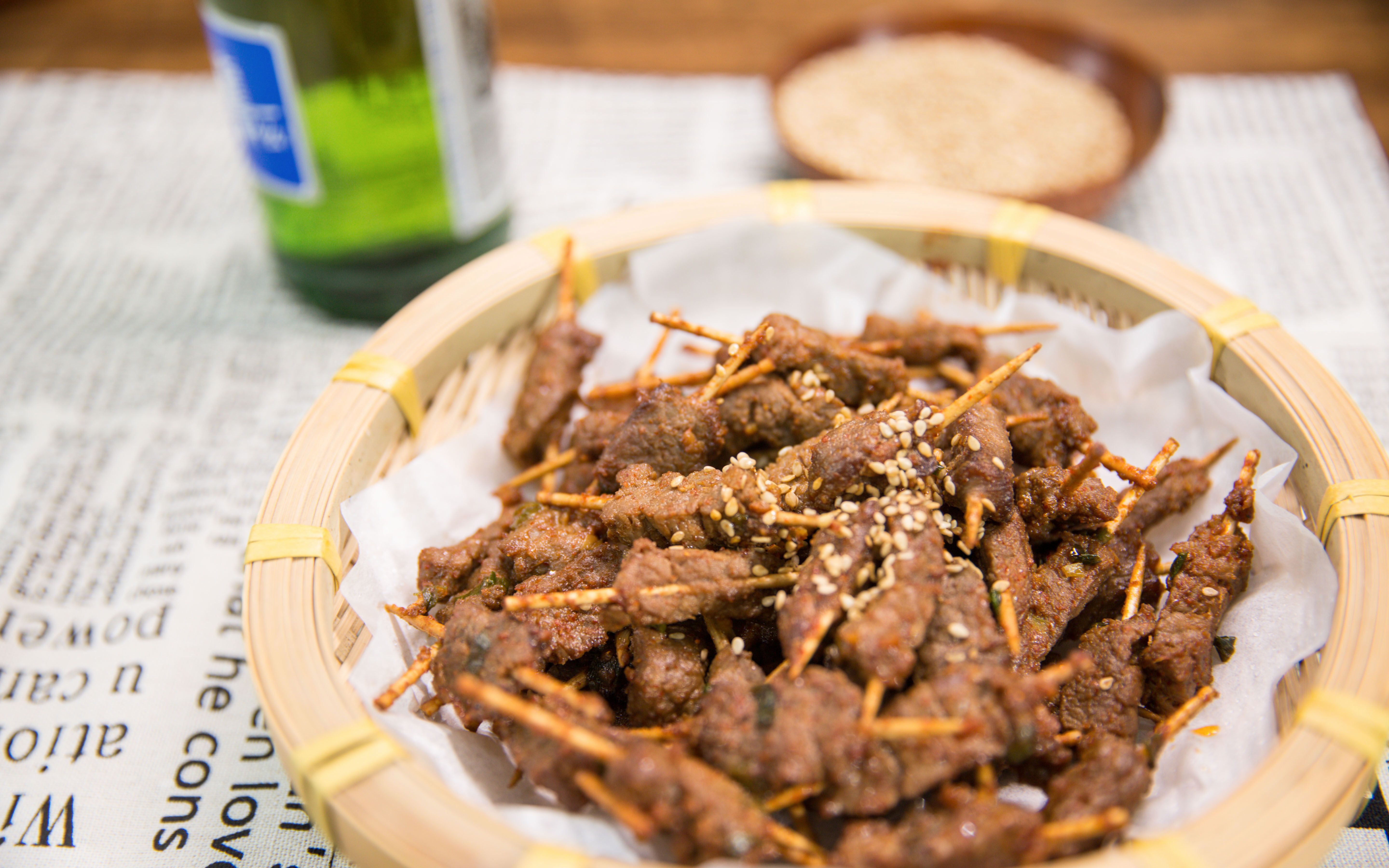 一盘牙签肉,一瓶啤酒,二叔祝你元旦快乐