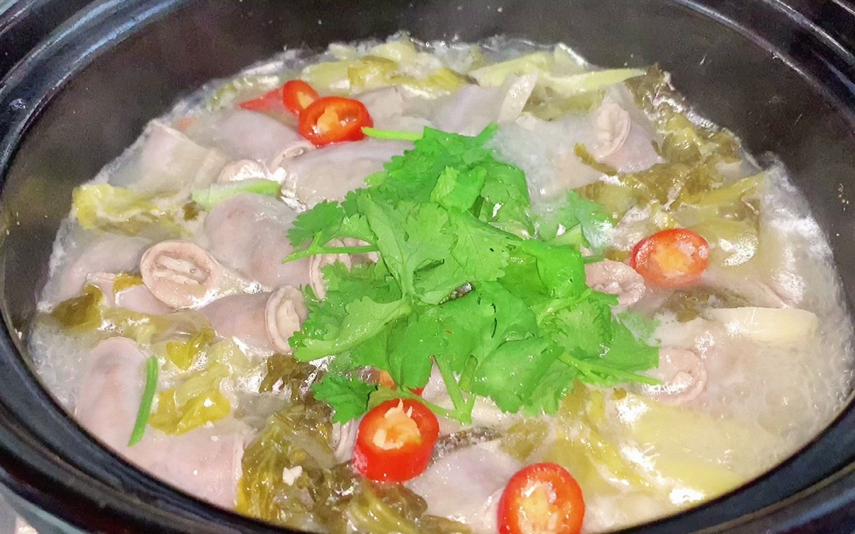 粉肠酸菜煲这做法我家百吃不膩,爽口开胃营养,好吃到停不下来