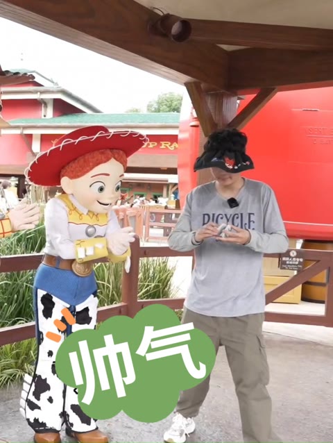 与咕咕星一起勇闯迪士尼!