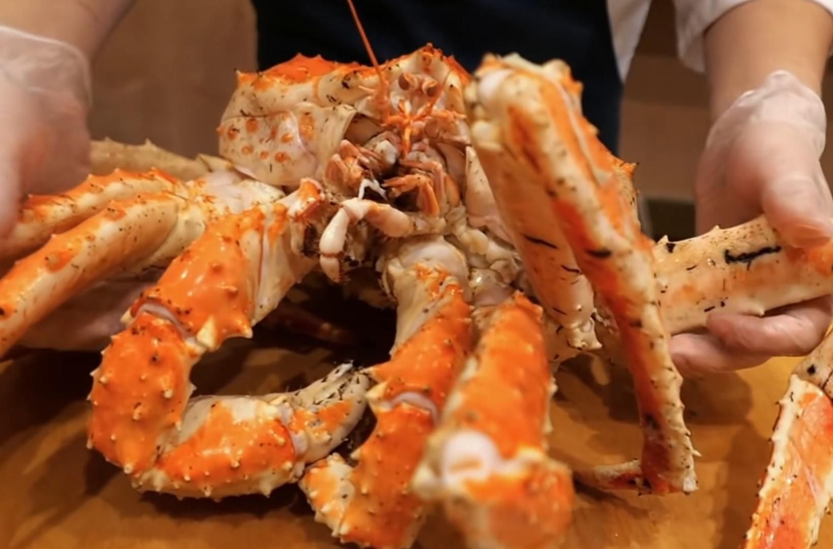 活帝王蟹的米其林烹饪法