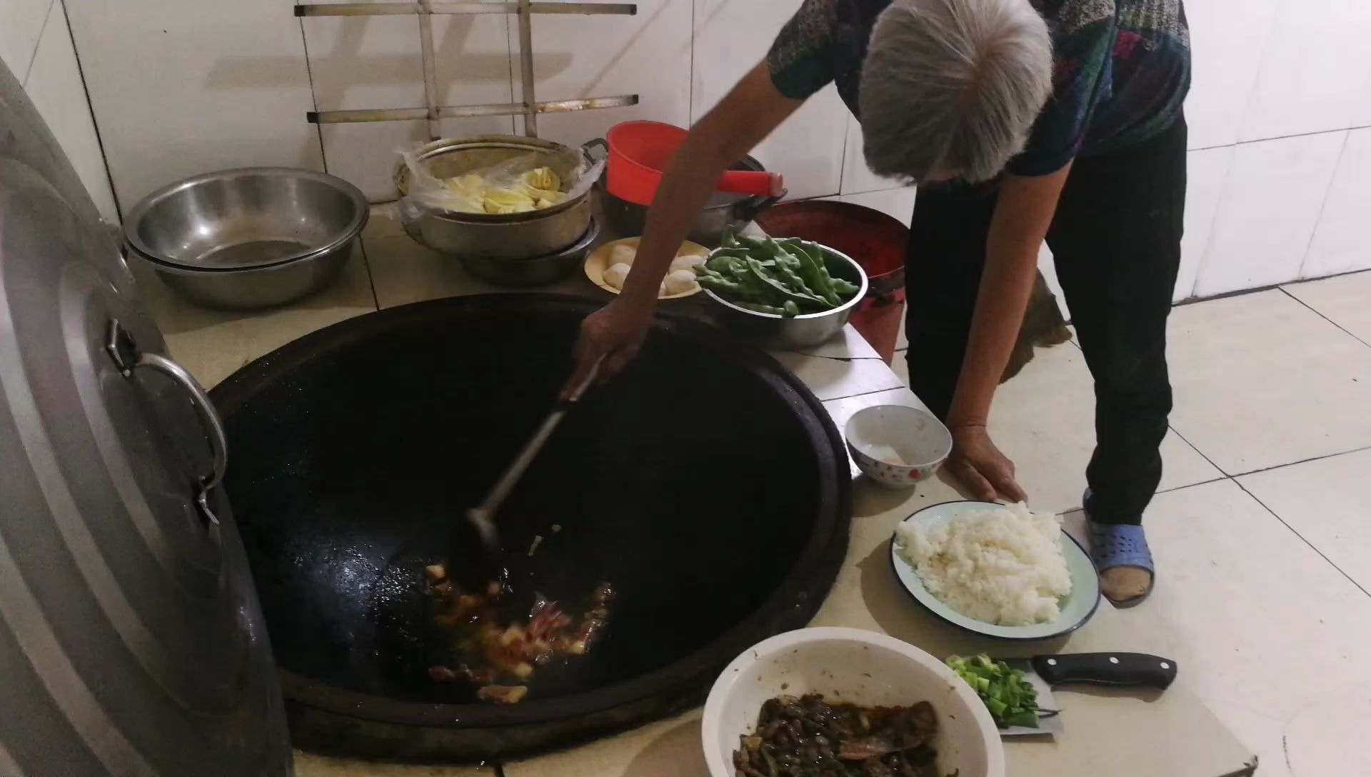 姥姥今天85岁,还给我做饭,身体健康,长命百岁哦