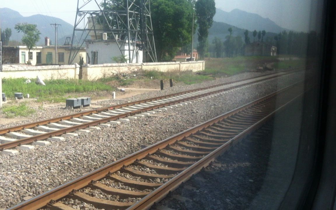 沈局辽段df4d0101号内燃机车牵引k1016次列车驶过北宅车站(2016年拍摄