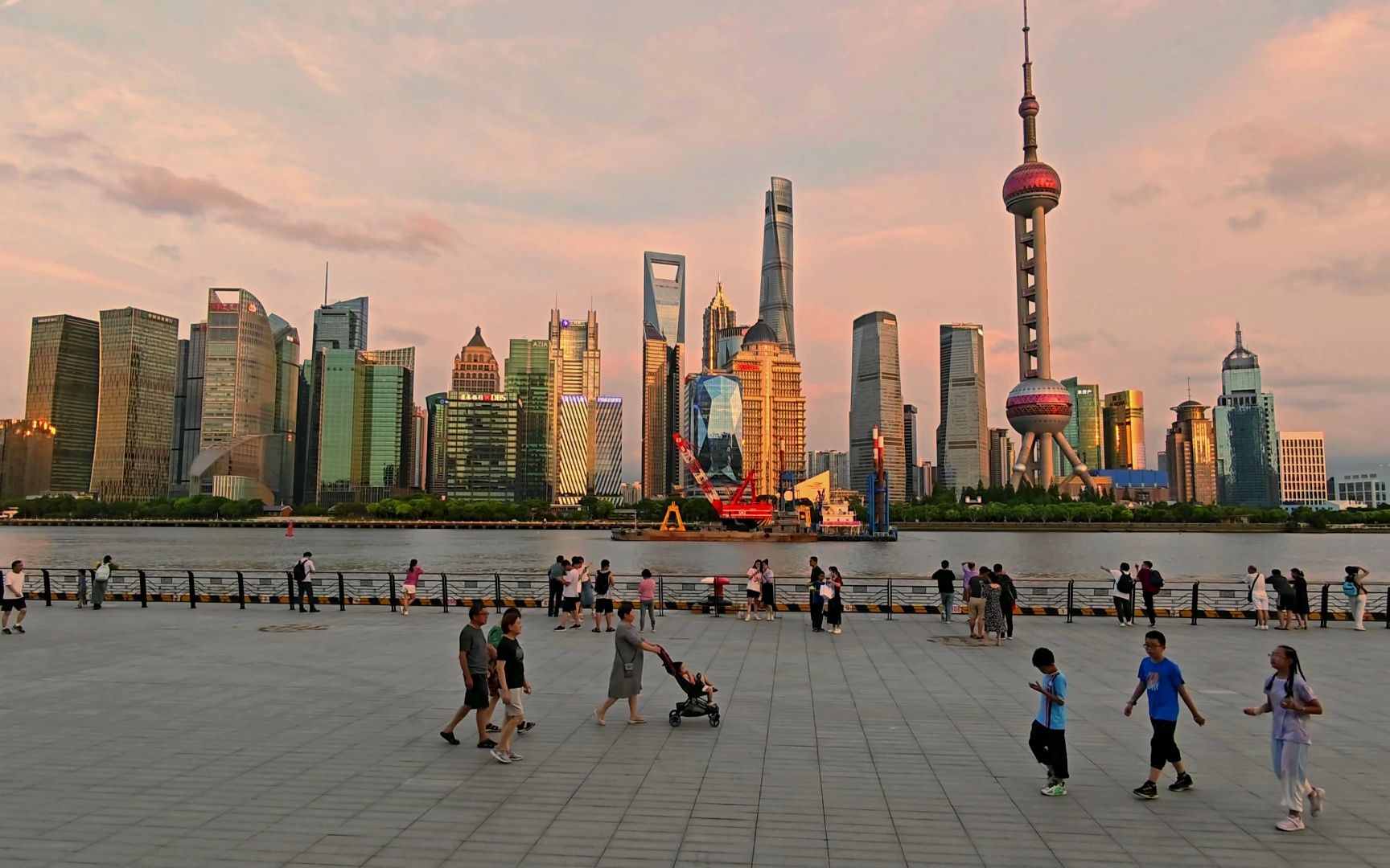 北外滩滨江手机拍陆家嘴