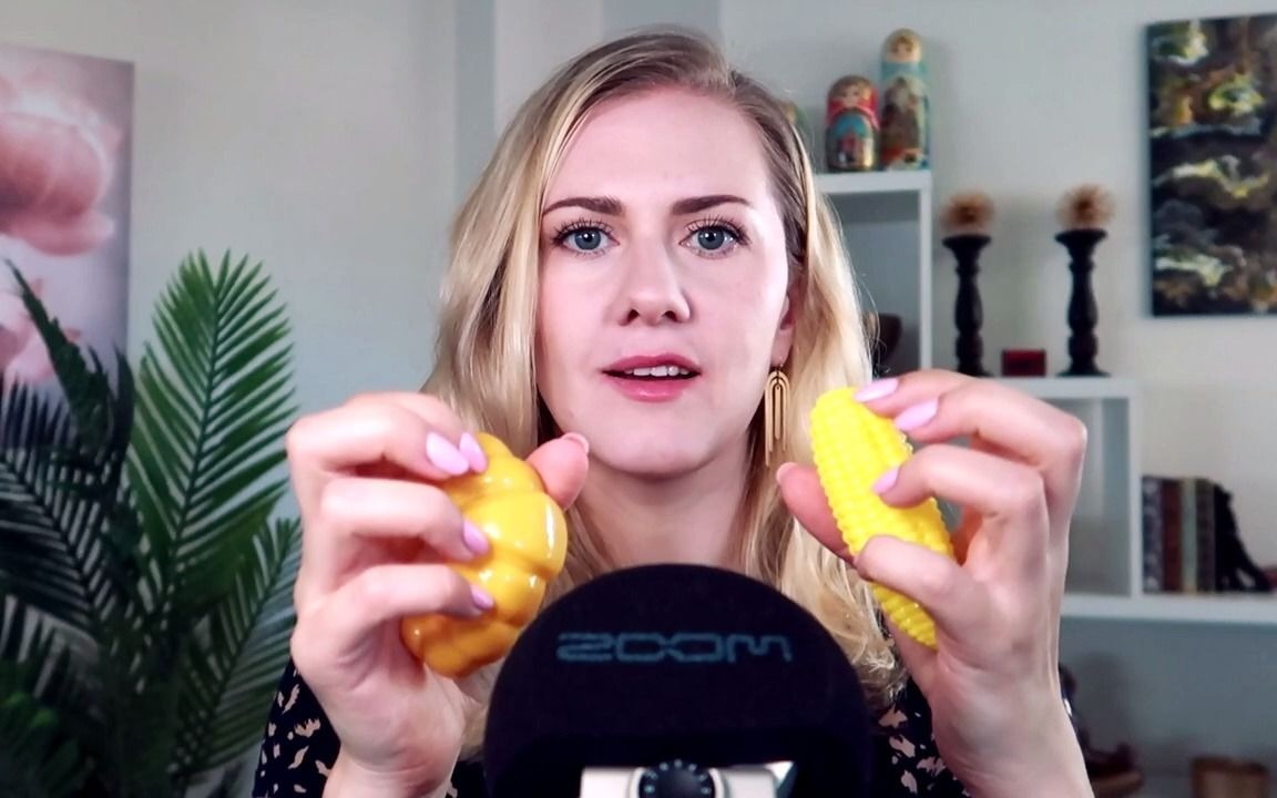 【gw】exploring toys tapping, rummaging