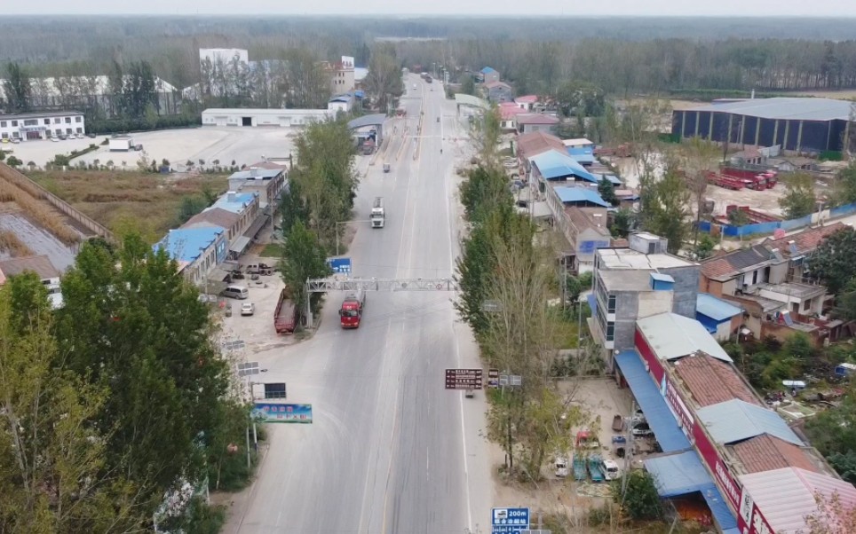 [图]河南进入山东的国道，连路都不一样了，两省交界处反差太大了