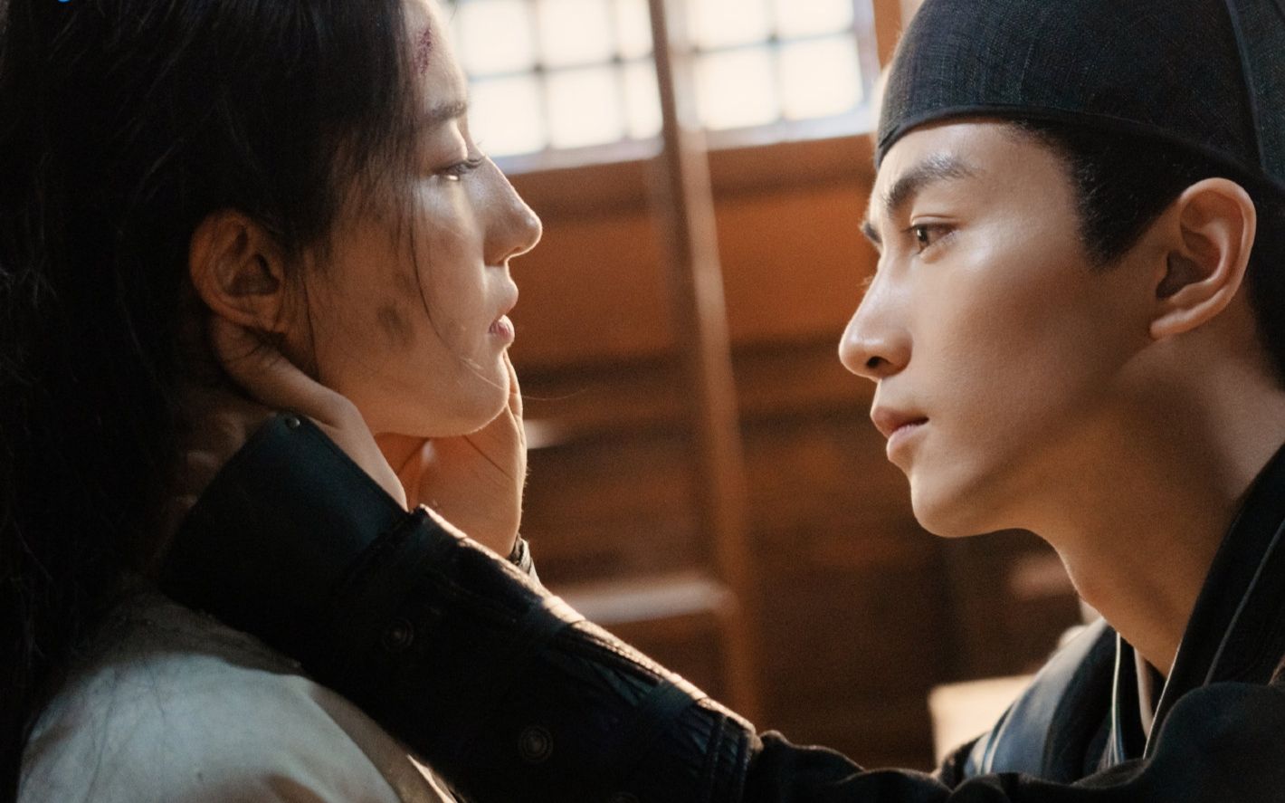 顾大人毫不掩饰的爱意眼神在那拉丝含蓄到极致