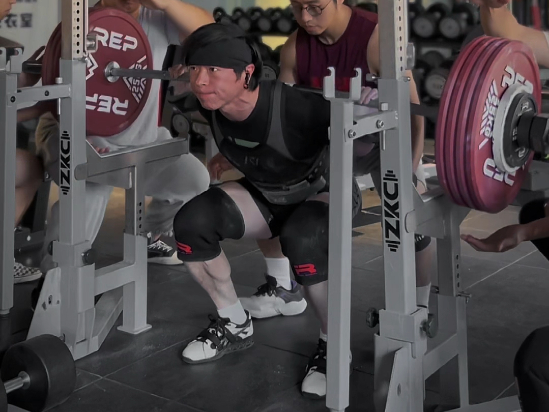 深蹲240kg 卧推140kg 双双被压,感谢新周期健等伙伴让
