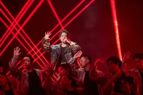 Download Video: 【刘逸云Amber Liu】《说唱梦工厂》合作舞台《HARDER（复杂些）!!!刀光剑影》