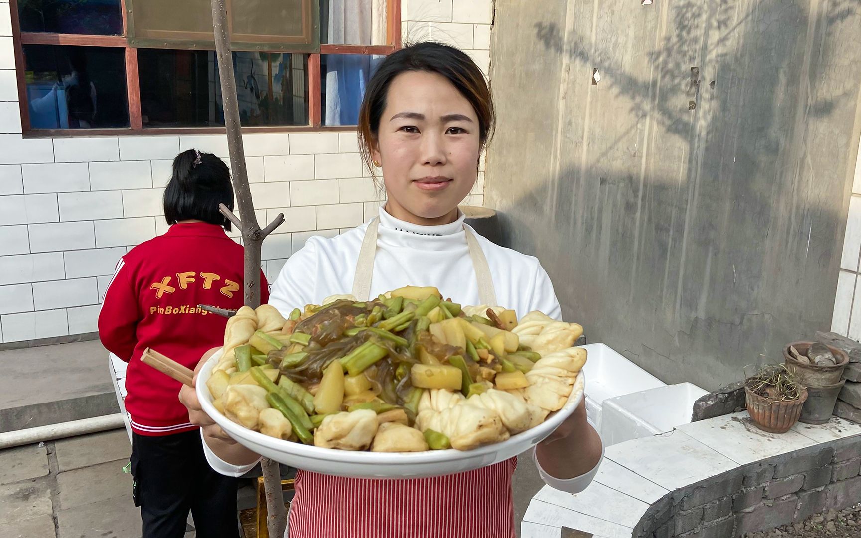 小勇做家人最爱的馍菜一锅出,农家菜吃着就是香,俩孩子直呼好吃哔哩哔哩bilibili