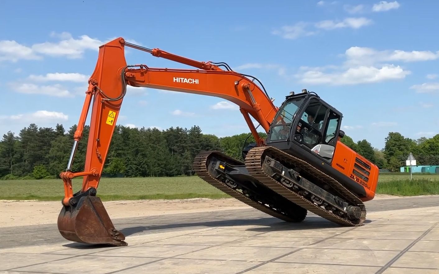 日立zx220lc挖掘机展示操作