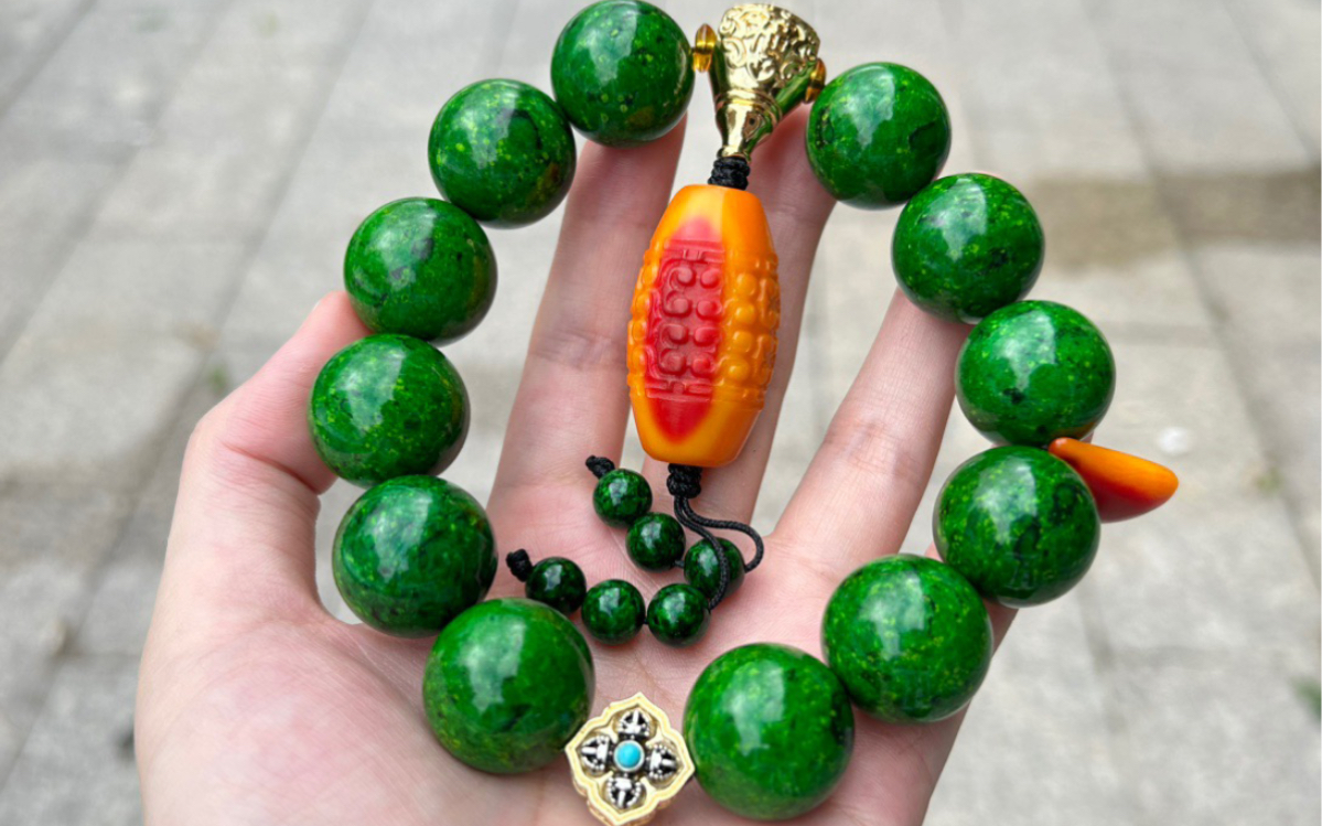 满脑虬角,颜色翠绿纯植物古法萃染,高档文玩,身份显赫象征,脑纹清晰