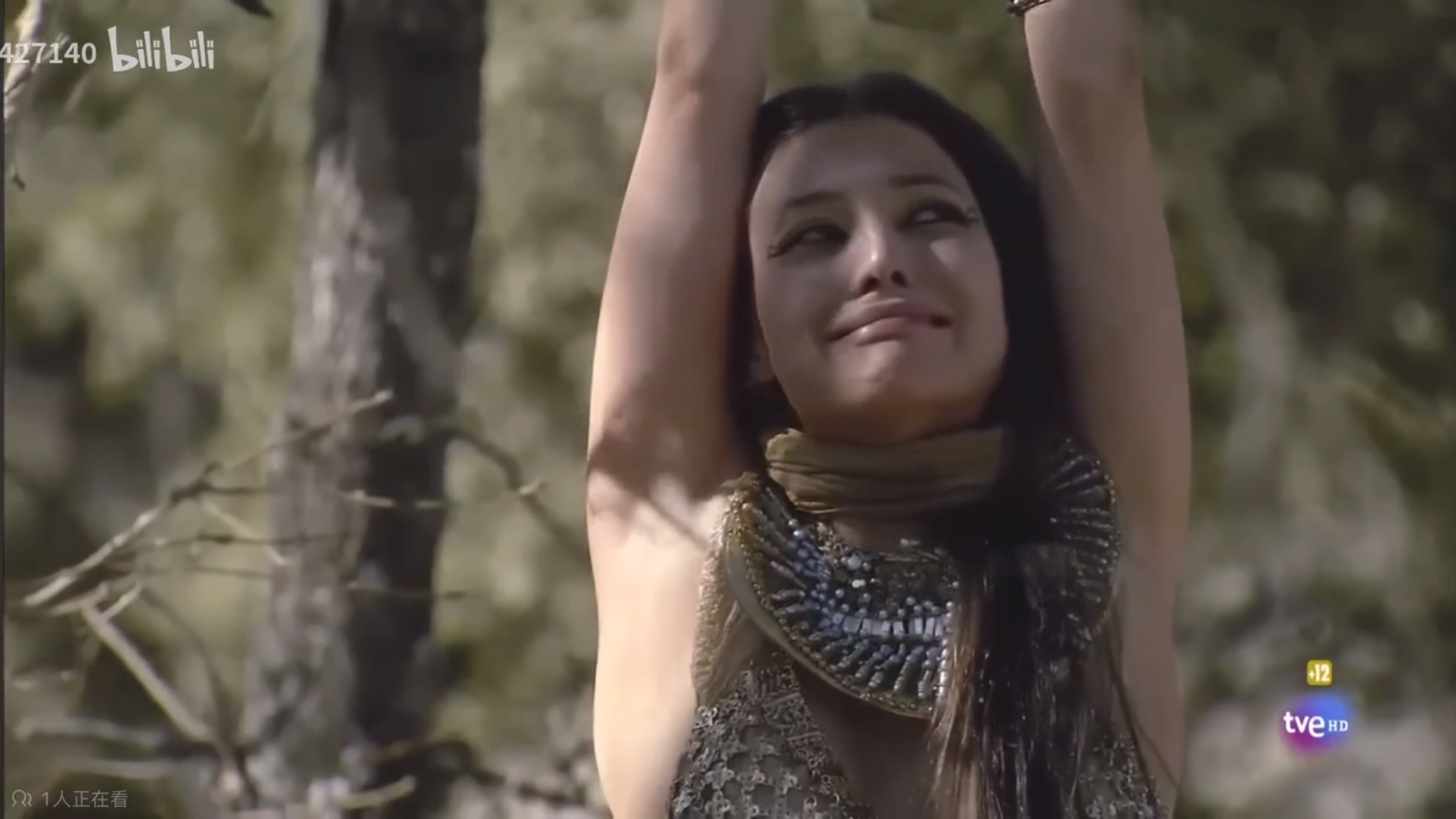 被上吊折磨的妹子