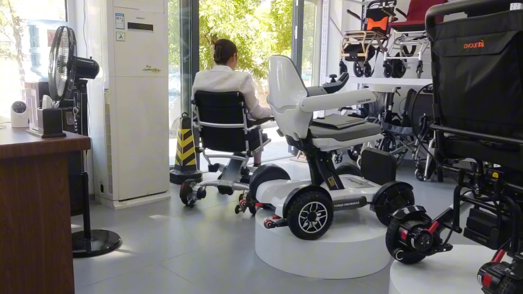 电动轮椅/电动爬楼梯轮椅/手推轮椅/老年代步车/残疾人电动轮椅