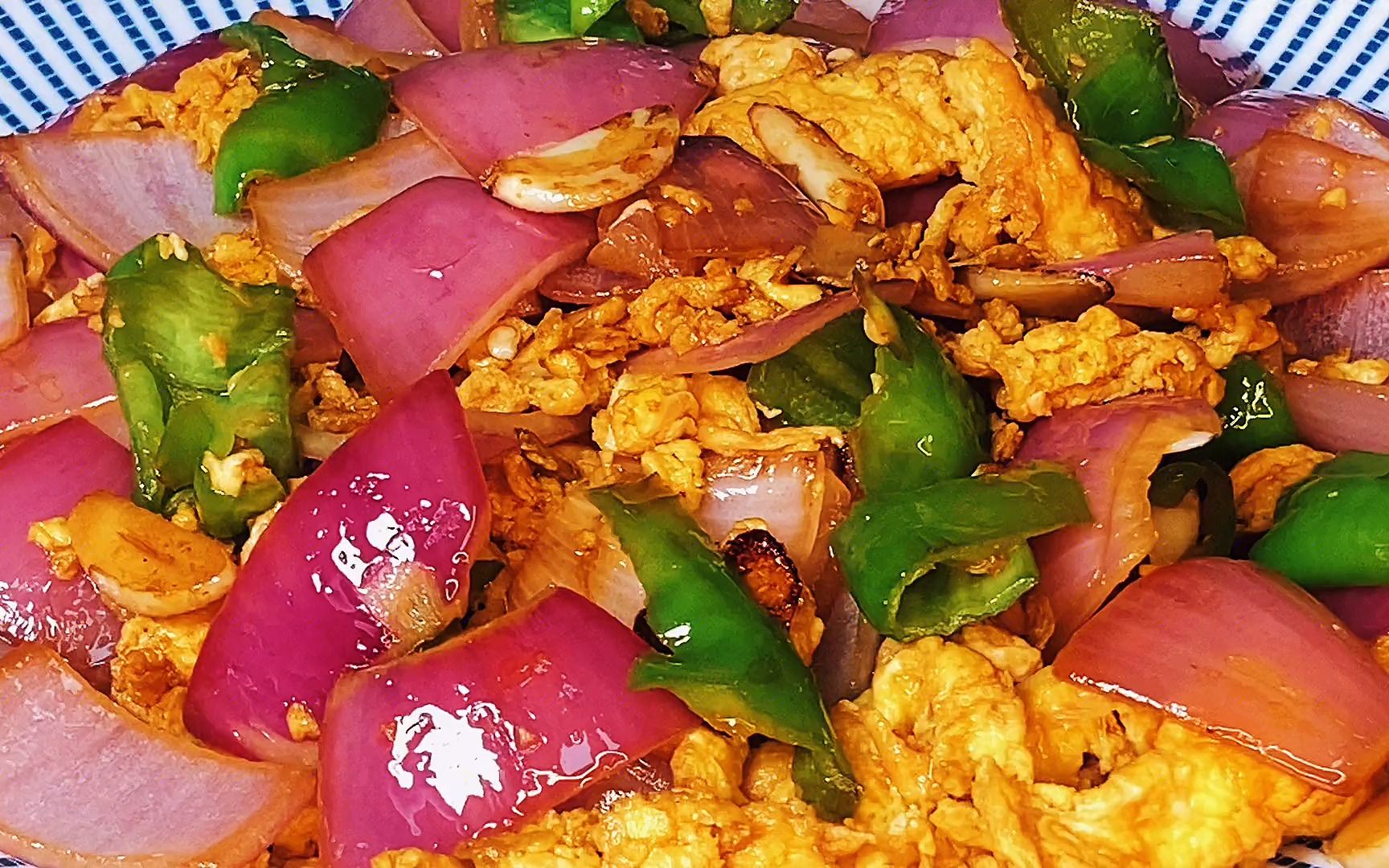 洋葱炒鸡蛋到底怎么做才最好吃?许多人都做错了,总厨教正确做法