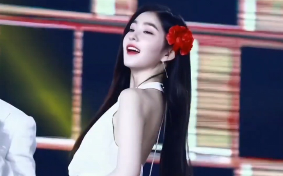 裴珠泫的大红花,真的美艳又大气!