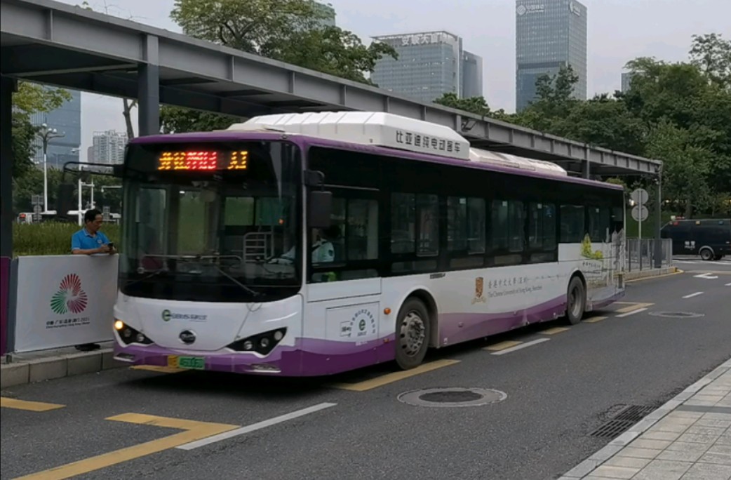 深圳公交m413路驶入福田高铁站下客站