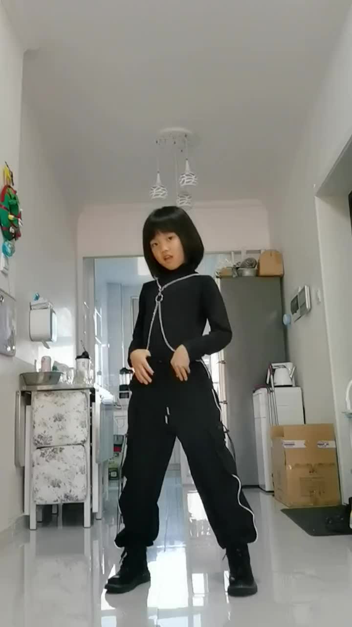 就看这腿我拍的长不长吧小a舞蹈培训机构咆哮插兜舞韩甜甜舞蹈叫