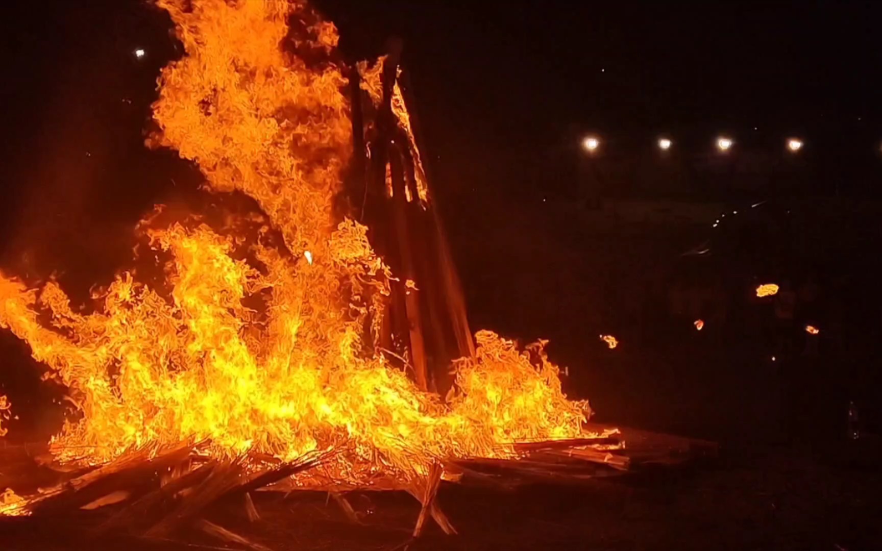 西昌彝族-永不落幕的火把节
