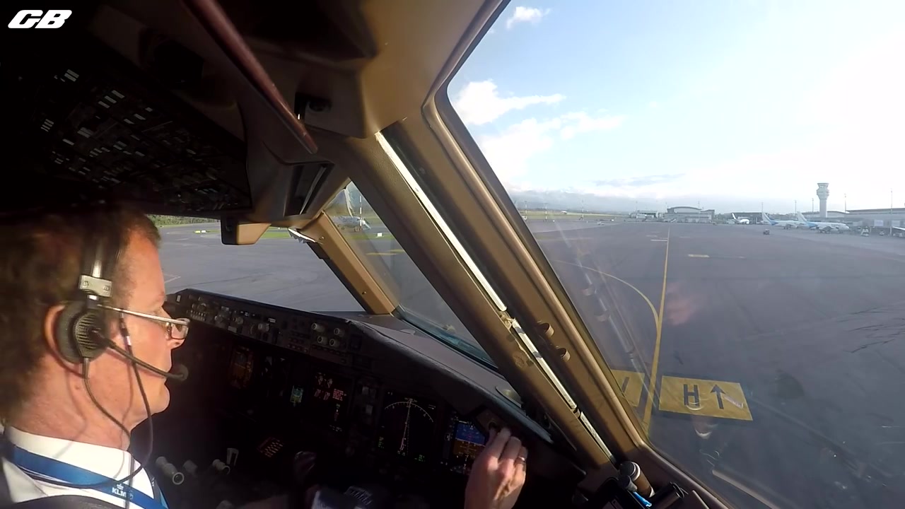 [驾驶舱视角] 荷兰皇家航空 波音777-200er 基多-瓜亚基尔全程飞行